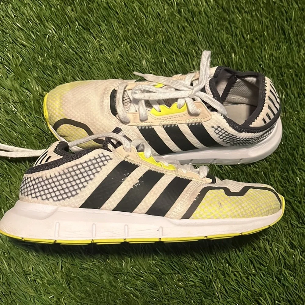 Adidas Men’s 8.5 Swift Run X Running Athletic Shoes